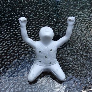 Paperweight Magnetic Kneeling Man